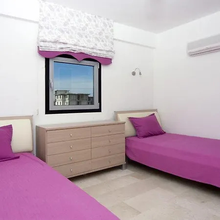 Golf Apartment *